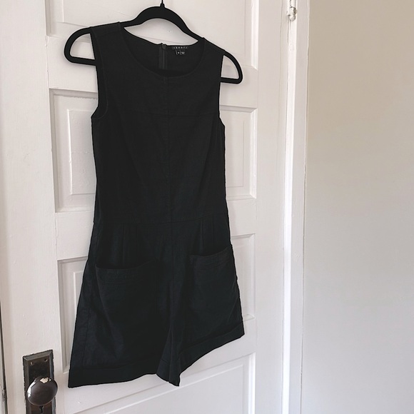 Theory Linen Pocket Front Scoop Neck Romper - Picture 2 of 8